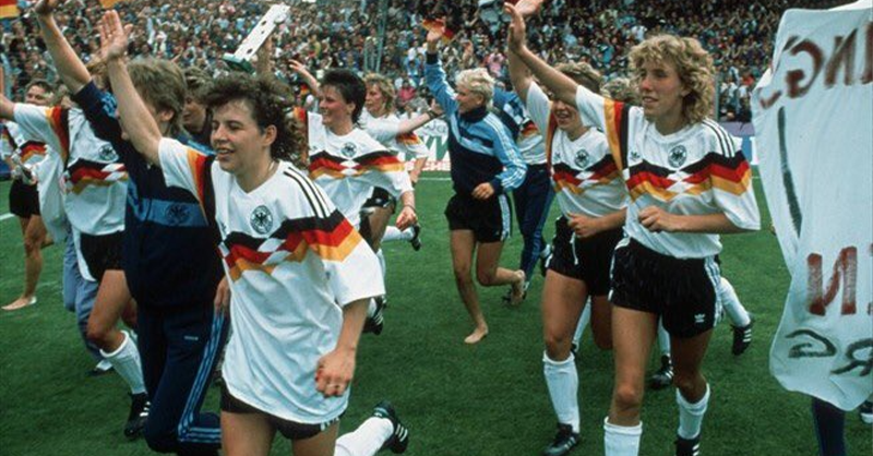 les-footballeuses-allemandes-remportent-leuro-feminin-et-recoivent-un-service-a-cafe-ok