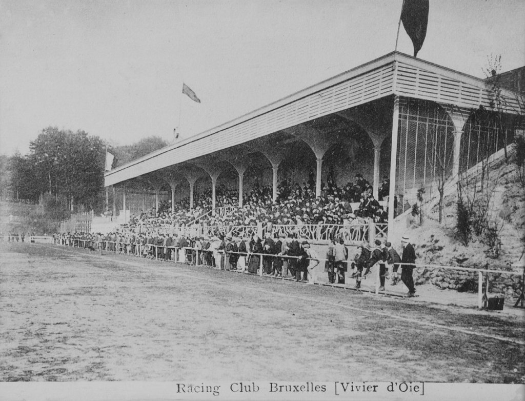 stade-du-Vivier-dOie-avec-sa-seule-tribune